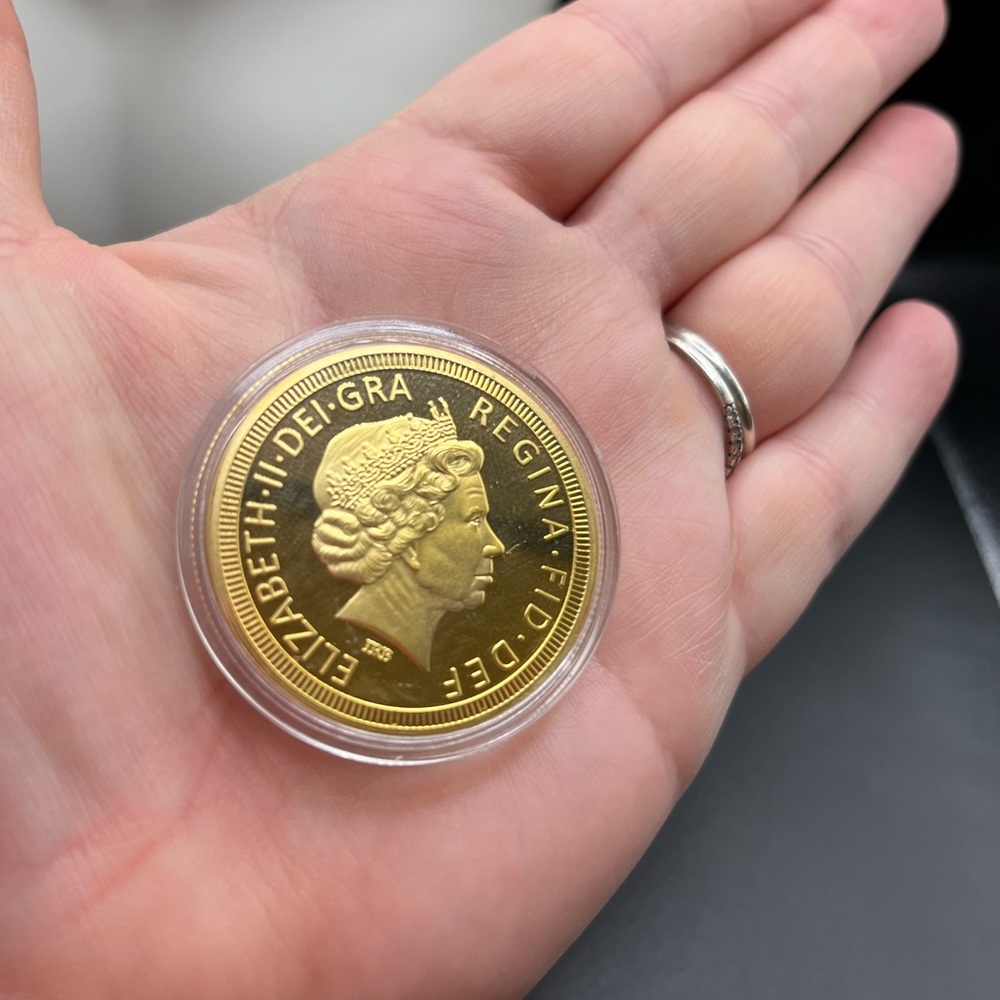 Queen Elizabeth II coin and pin